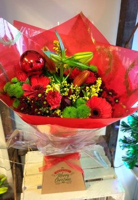 Red green bouquet festive Christmas 